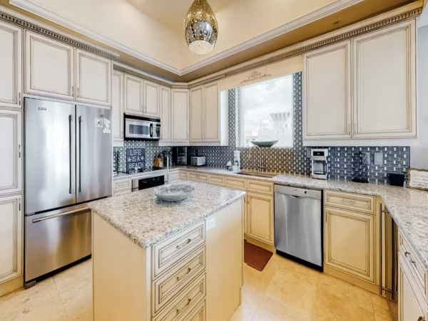 Penthouse Unit with Beach Service